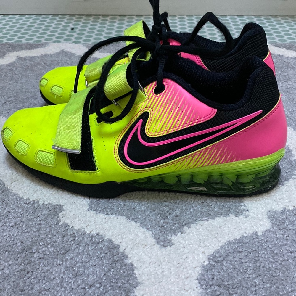 Lifting shoes